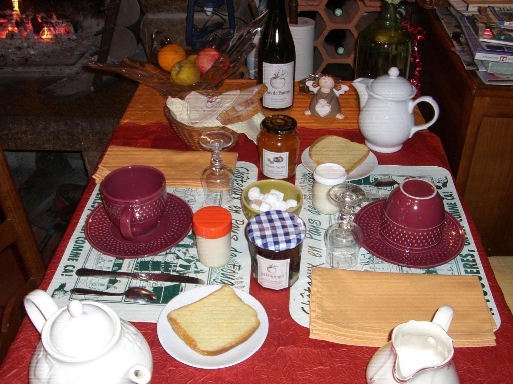 Gites De La Ferme Auberge De Mesauboin Bille ภายนอก รูปภาพ