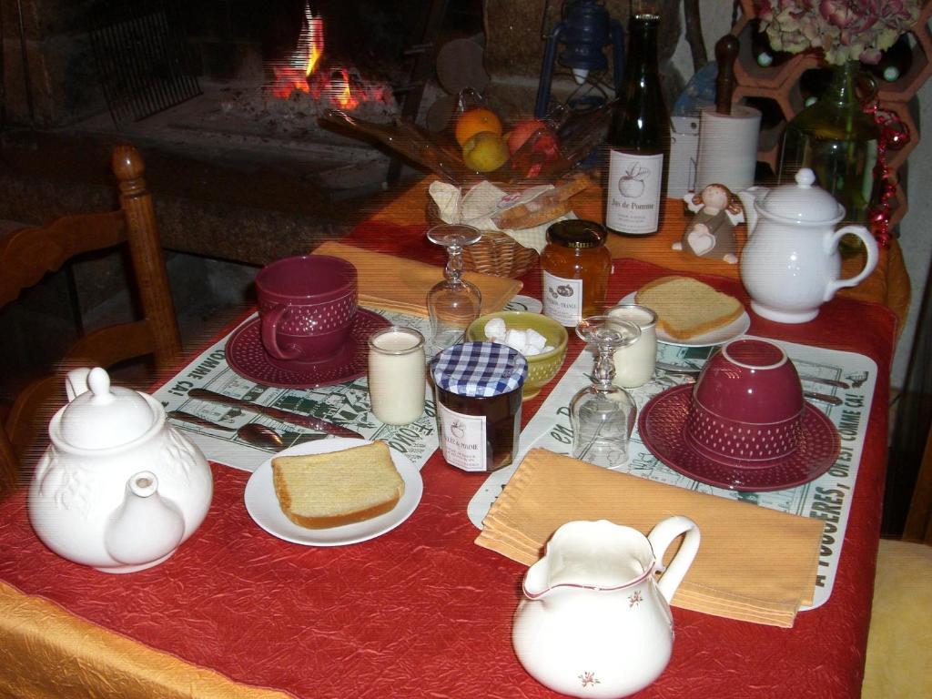 Gites De La Ferme Auberge De Mesauboin Bille ภายนอก รูปภาพ